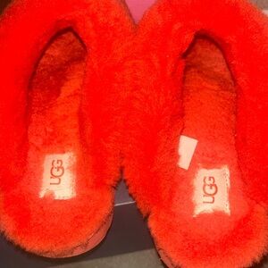 RED SLIPPER UGGS